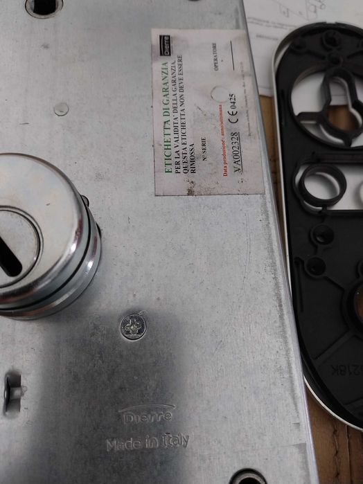 Fechadura Dierre NE42 como Nova C/ Espelhos ,C/6 meses de uso e c/ 5 chaves