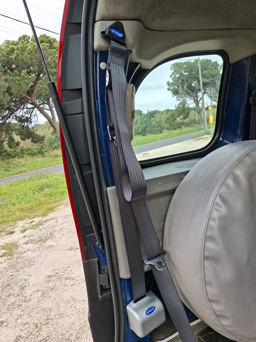 Carrinha Renault Kangoo mobilidade reduzida cadeira rodas