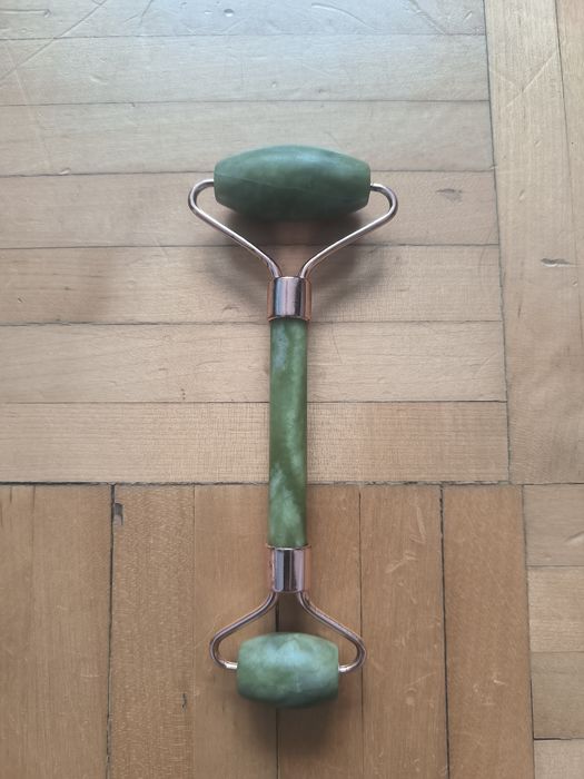 Roller jadeitowy do masażu