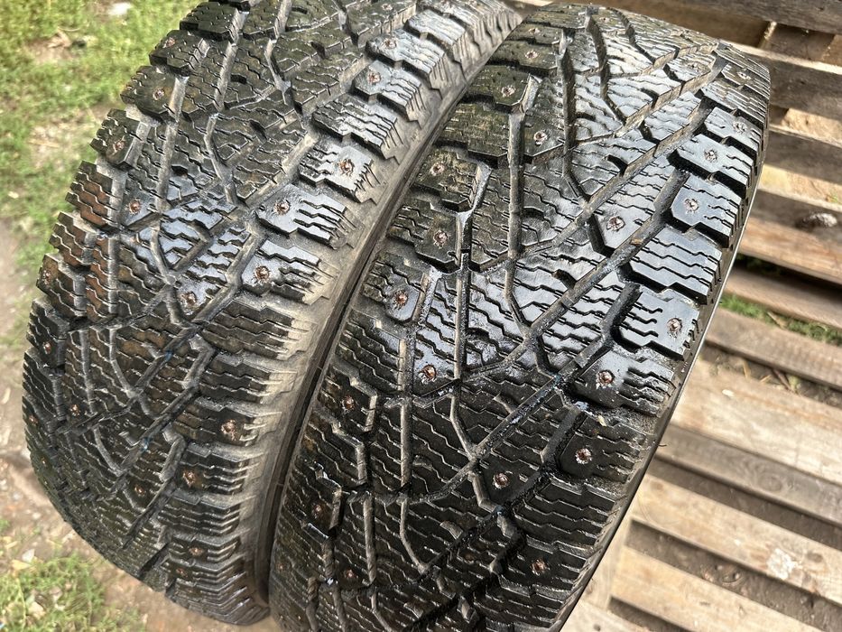 Шиповані шини майже нові 195/70 R15c резина склад  база