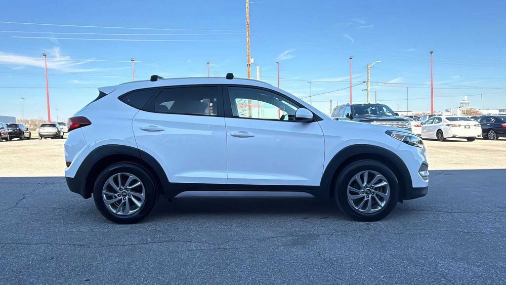 Hyundai Tucson SE      2017