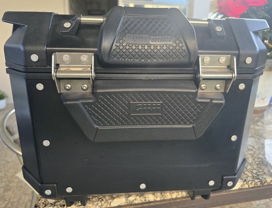 Givi Trekker Outback 42L Black Line + encosto incluído
