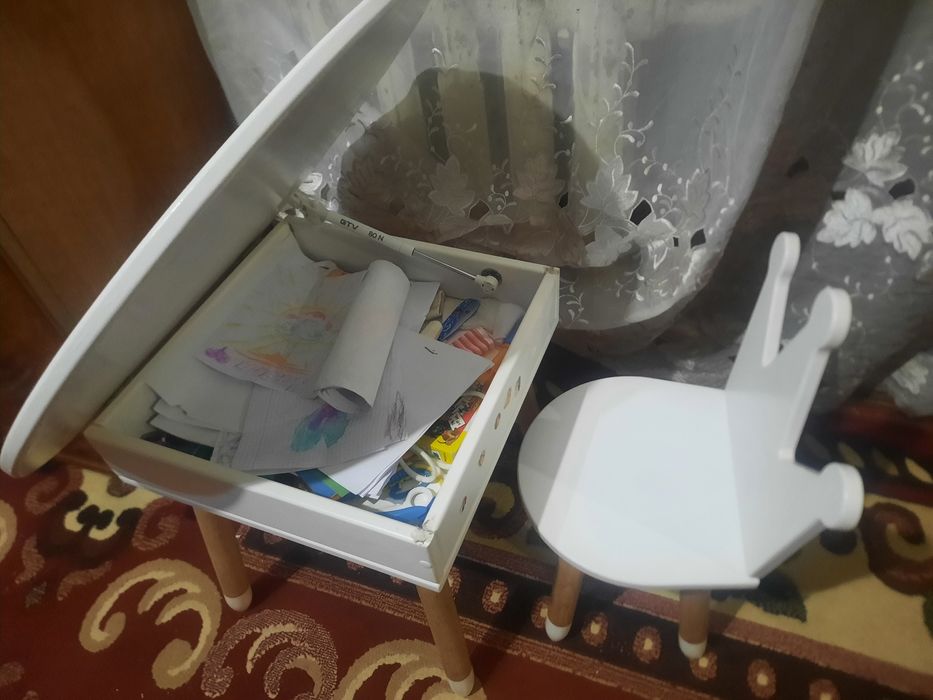 Столик для настоящої принцеси.