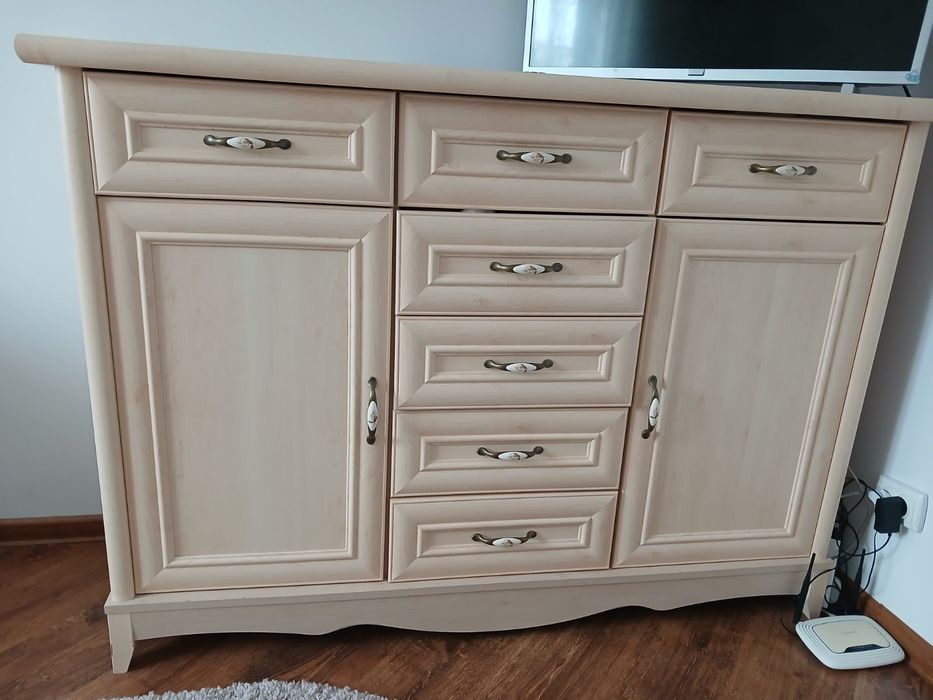 Комод та робочий стіл