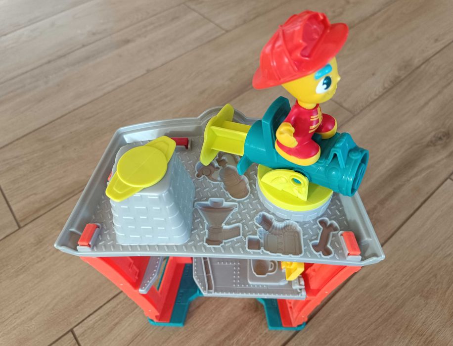 Zestaw kreatywny remiza strażacka Hasbro + 4 x ciastolina Play-Doh