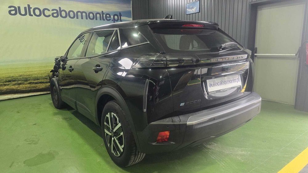 Peugeot e-2008 50 Kwh Active - Salvado