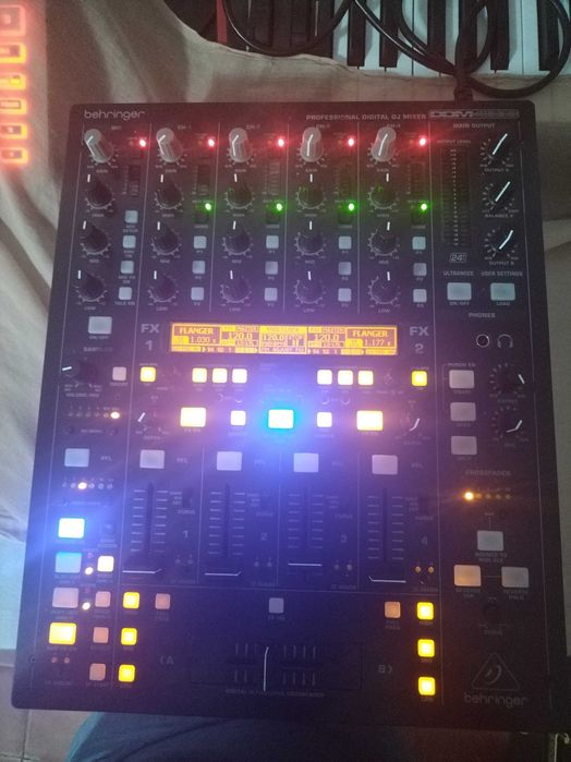 Behringer ddm 4000 mesa 4meses de uso  tem  embalagem e manuais novos.