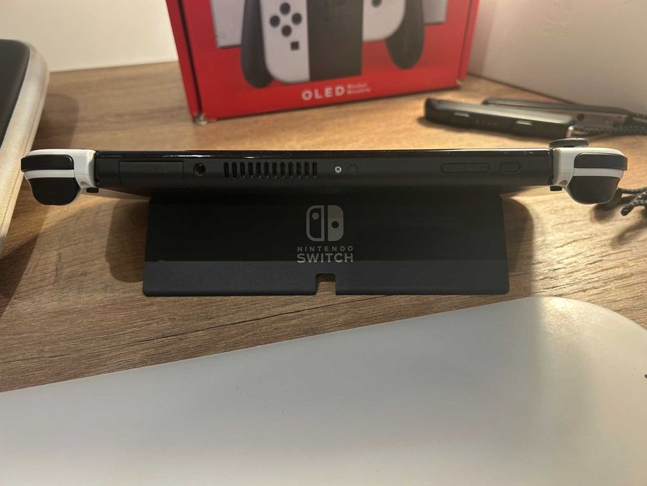 Nintendo Switch Oled + 4 jogos + caixa + bolsa – Excelente estado