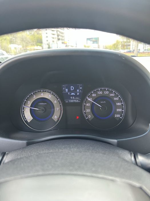 Hyundai accent 2012