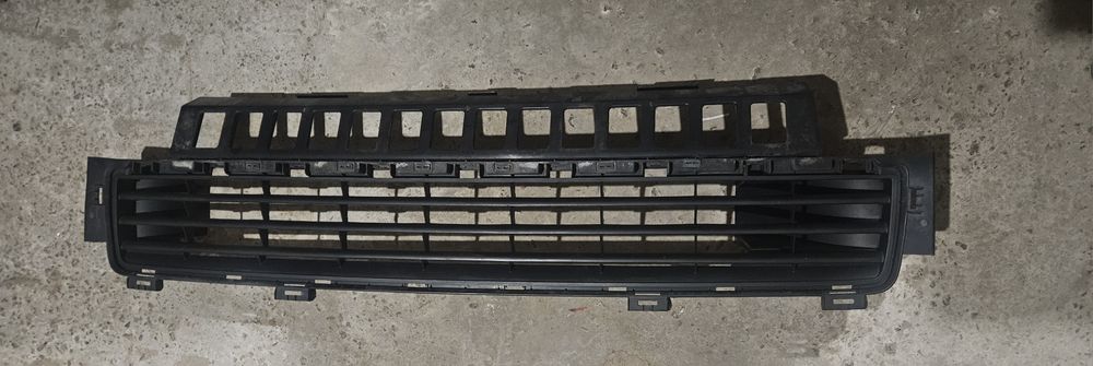 Продам решітку капота для Toyota Sequoia 08-17/Toyota Tundra 08-13
