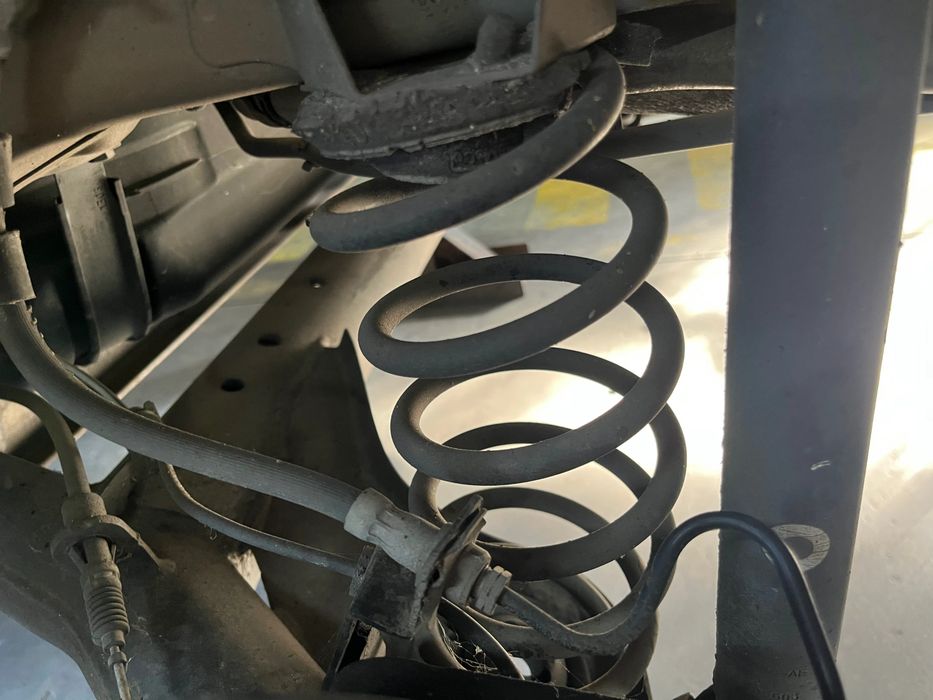 Mola de suspensão trás direita FORD B-Max (JK)