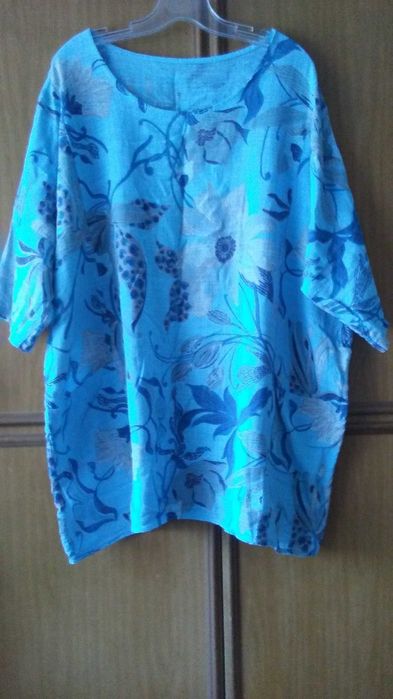 Letnia tunika plus size, ze 100 % bawełnianego muślinu, błękitna w secesyjny kwiatowy wzór, Made In Italy, 62