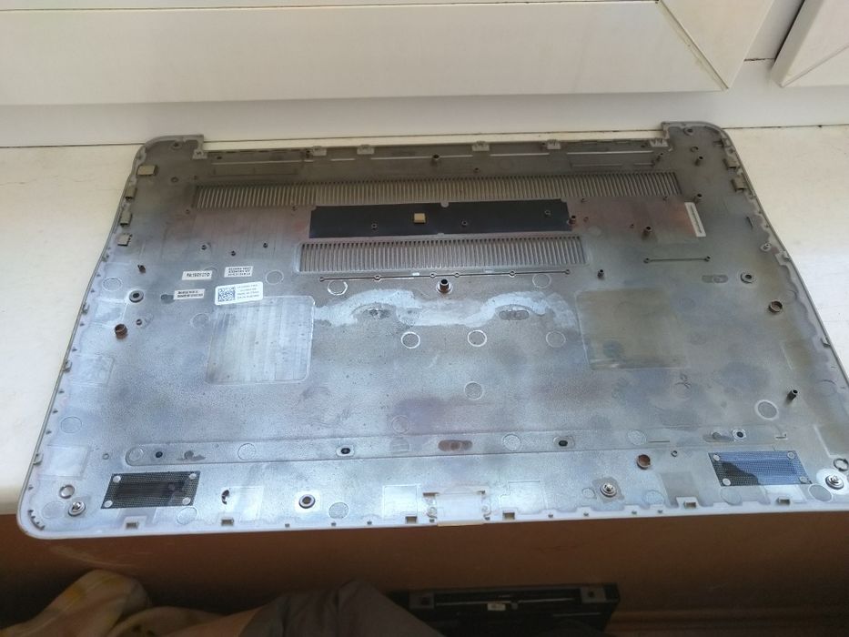 Obudowa dolna klapa Dell Inspiron 15 7548.  0J8D0W