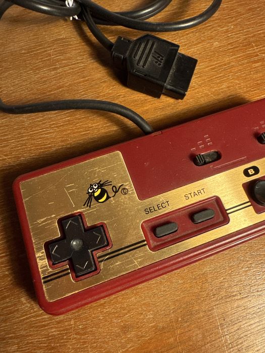 Kontroler pad do Nintendo Famicom / Pegasus od Hudson Soft HC 62-4