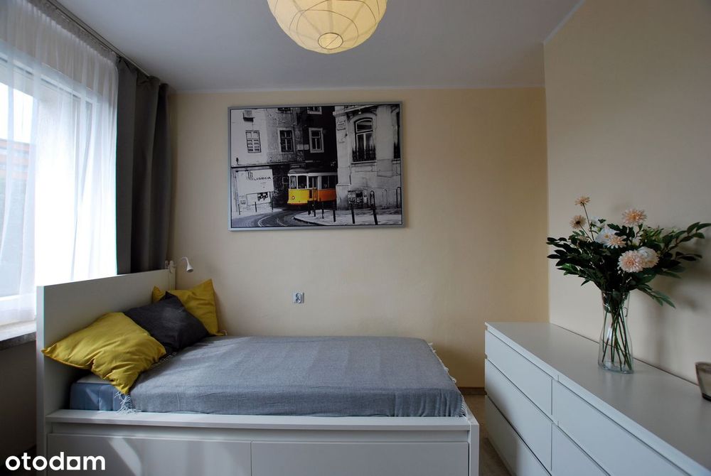 Os. Albertńskie, 2 pokoje, osbna kuchnia, balkon, piwnica.