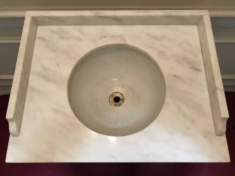 Lavatório de quarto antigo