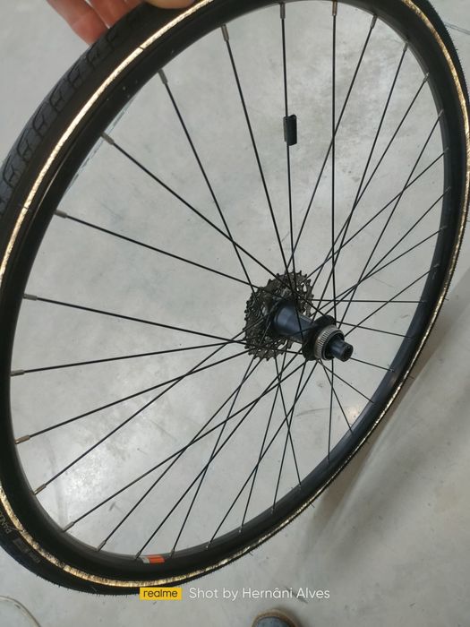 Roda traseira bicicleta com cubo SLX e cassete Shimano 105 10v