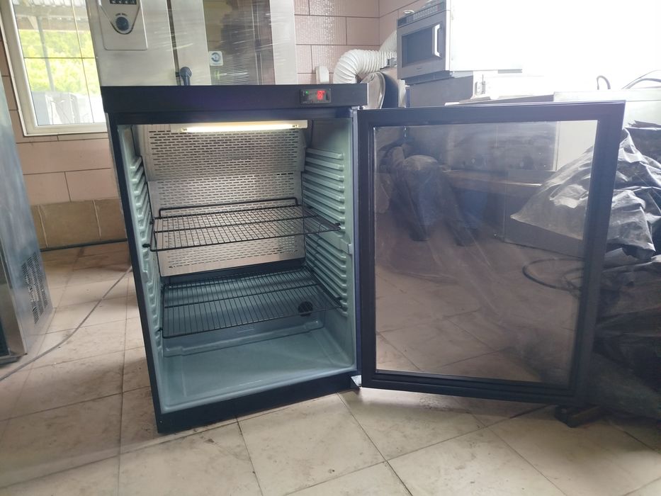 Барний холодильник,вітрина.