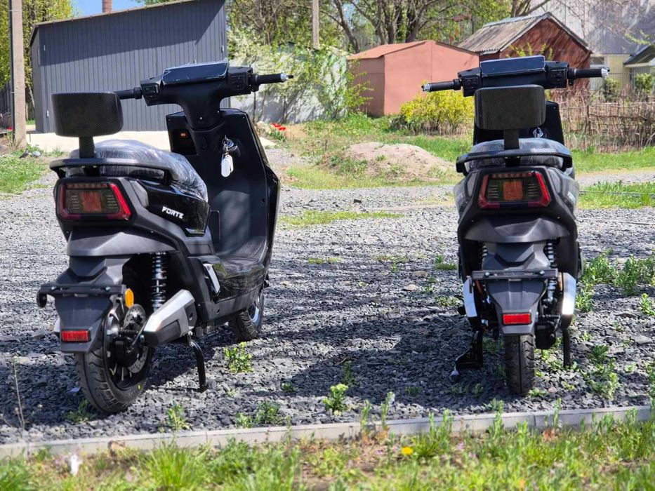 Електроскутер на літієвих батареях R3 2800W