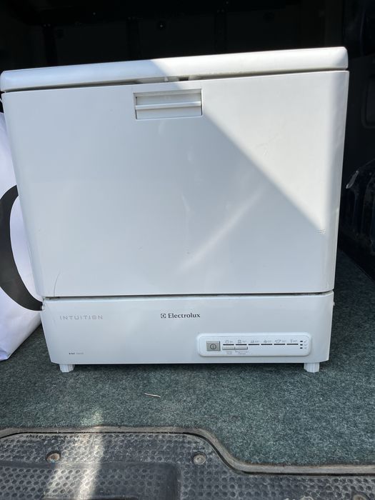 Посудомиїчна машина Електролюкс ESF2410