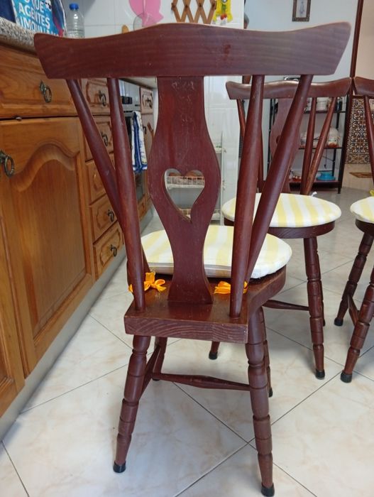 Vendo Mesa e 4 Cadeiras