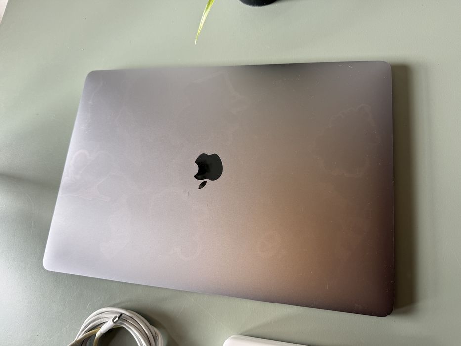 Apple Macbook Pro 15” 2018 i9 32GB Ram