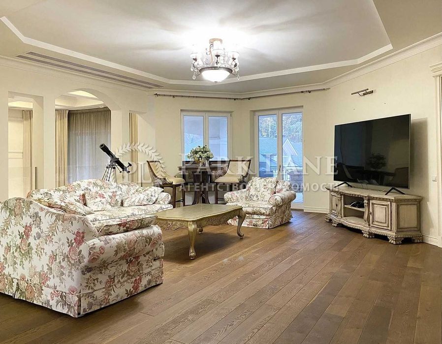 Оренда будинку Лісники. Будинок під горою. 1.3га землі.