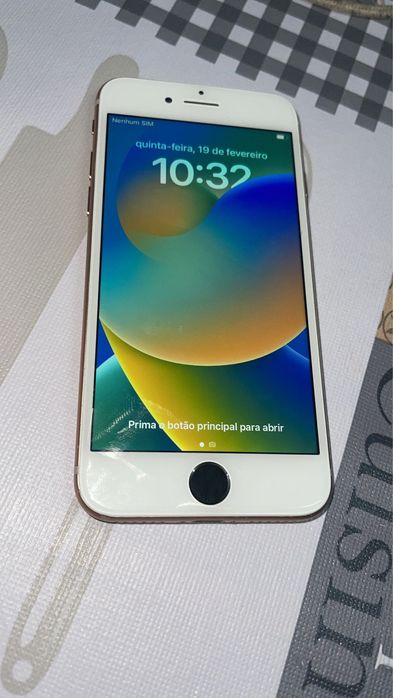 IPhone 8 dourado