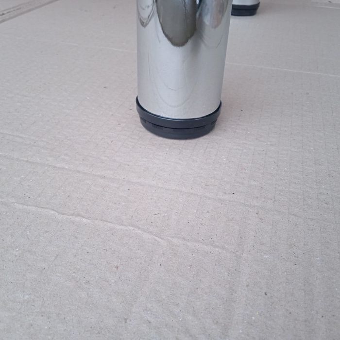 Стол обеденный .