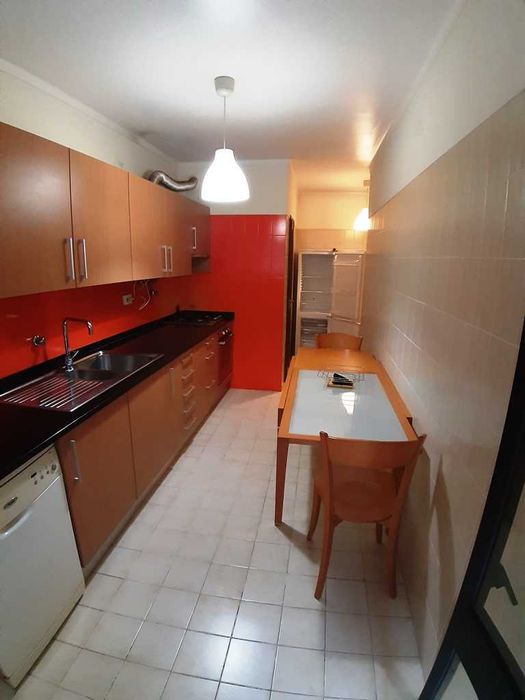 T2 com garagem e cozinha equipada em Celas