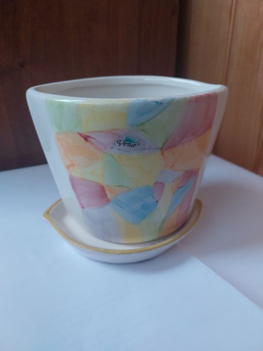 Горшок  керамика.