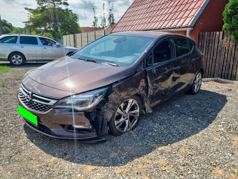 Opel Astra 1.6 biturbo uszkodzony  lewy przód