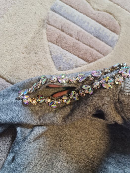 Костюм в'язаний ,сірий с камінням нарядний