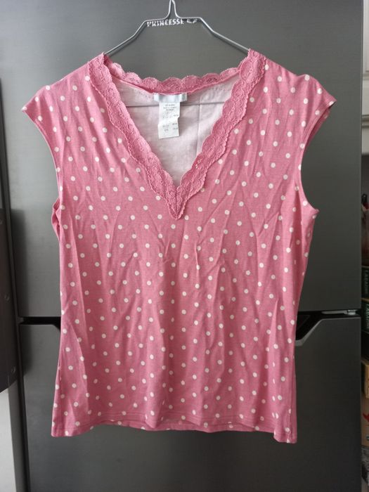 Conjunto novo de casaco e blusa rosa com renda e bolas brancas