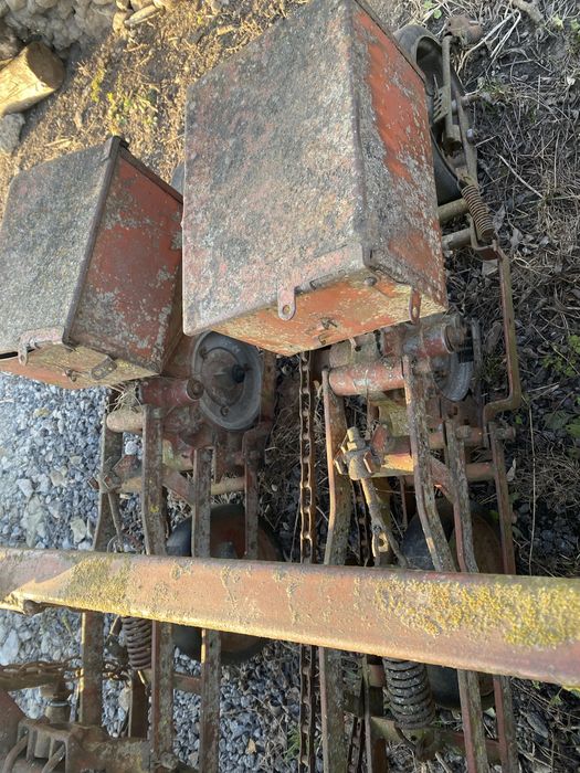 Продам бурякову сівалку 6 рядкова