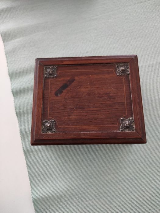 Caixa decorativa antiga cigarreira em madeira