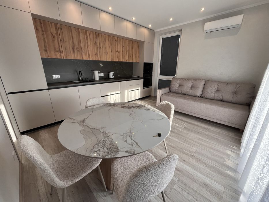 Простора квартира, є гараж