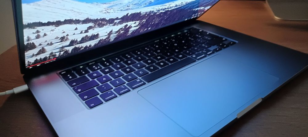 MacBook pro 16 cali i7 stan idealny  2022r lepszy niż M1