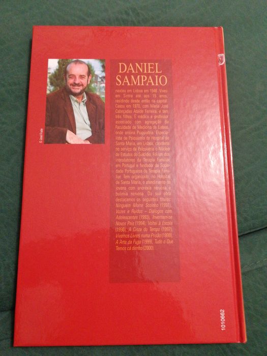 Livro “Tudo o Que Temos Cá Dentro" de Daniel Sampaio
