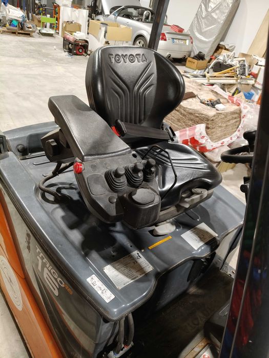 Empilhador elétrico Toyota 1600kg mastro 3,3mt