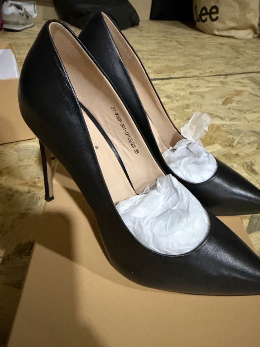 Шкіряні туфлі-човники,Estro.Розмір 38,39