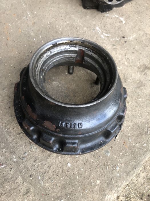 Zwrotnica 18864  piasta 18522 case 5120 carraro