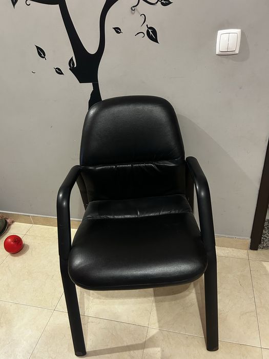 2 Cadeiras de escritório/visita em pele preta