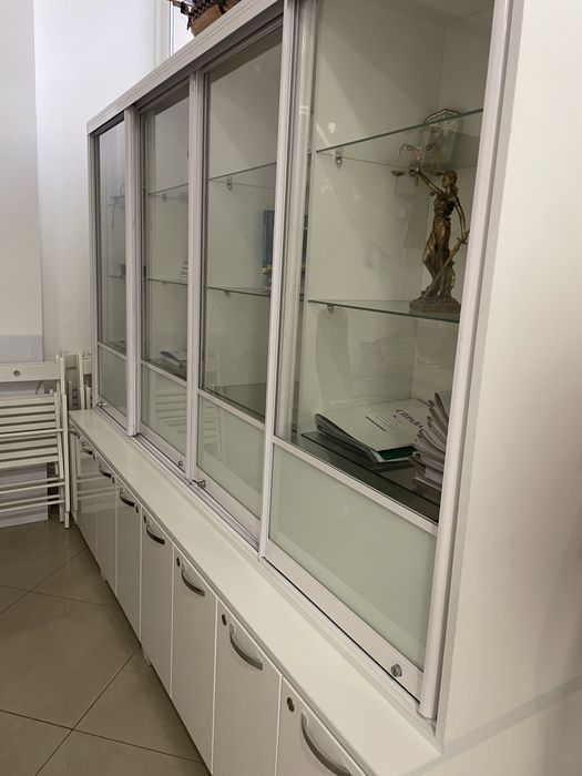 Меблі офісні цілий набір