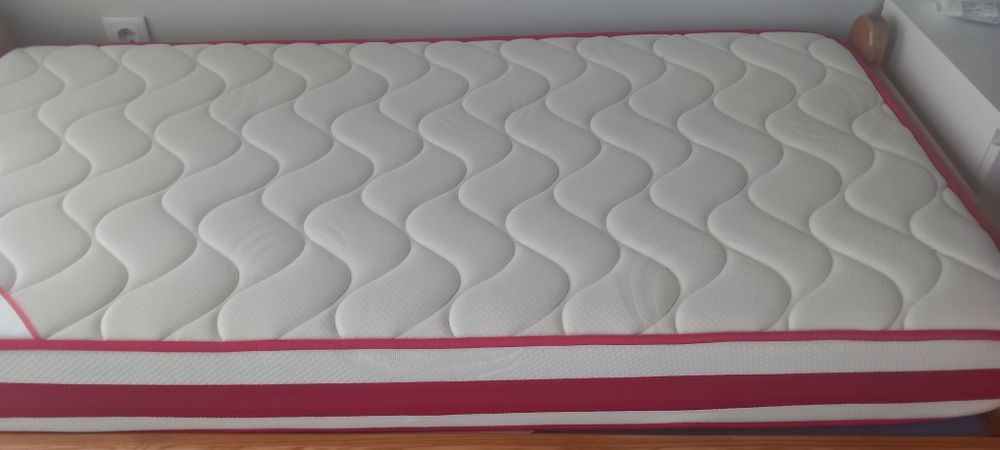 Cama solteiro e colchão