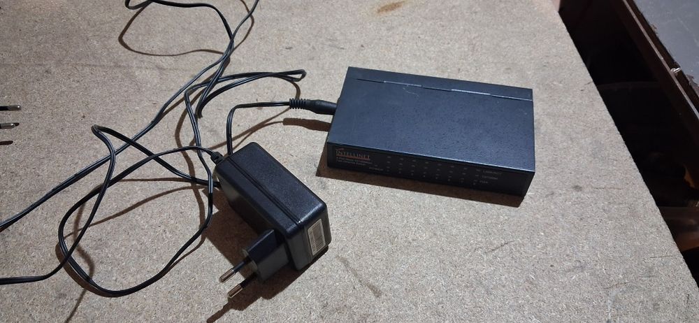Switch intellinet 10/100