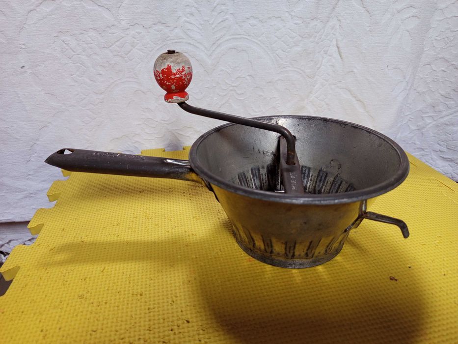 Utensílios de cozinha antigos vintage - todos funcionais