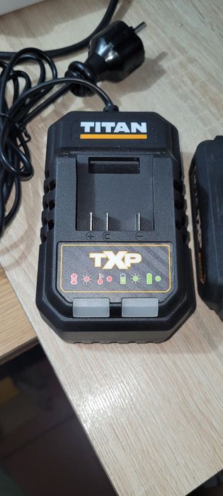 Zestaw Titan TXP 18V: Akumulator Li-Ion 2.0Ah + Szybka Ładowarka – Stan BDB!