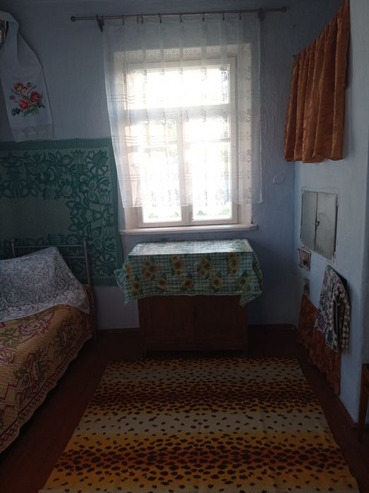 Продаж приміського будинку