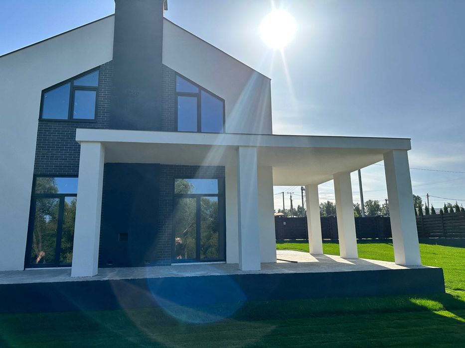 Будинок із власним виходом до озера